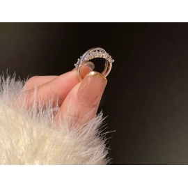 To create a sense of sophistication and niche design. Zircon open-end rings are versatile and can be worn with overlapping rings