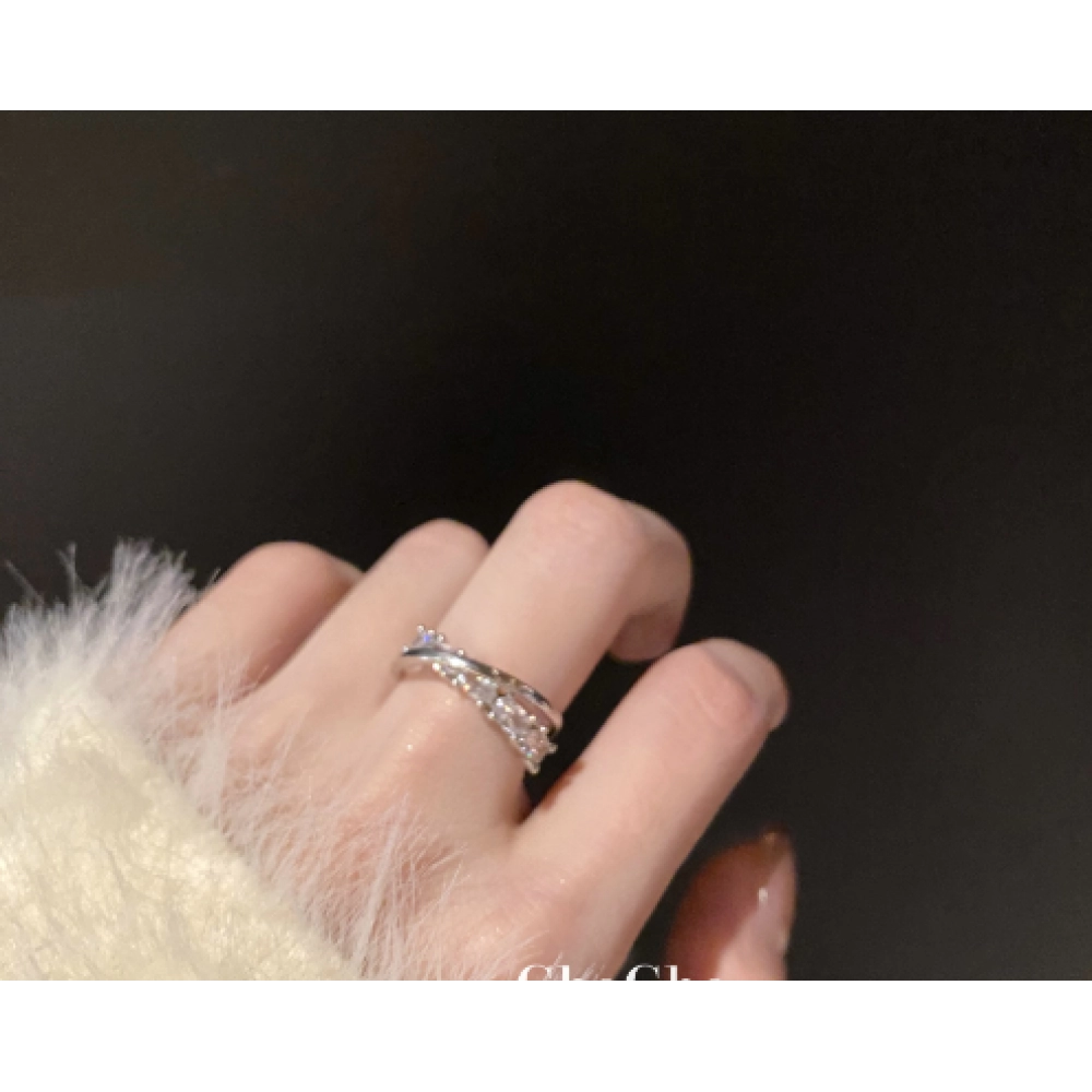 To create a sense of sophistication and niche design. Zircon open-end rings are versatile and can be worn with overlapping rings To create a sense of sophistication and niche design. Zircon open-end rings are versatile and can be worn with overlapping rings
