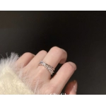 To create a sense of sophistication and niche design. Zircon open-end rings are versatile and can be worn with overlapping rings