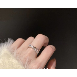 To create a sense of sophistication and niche design. Zircon open-end rings are versatile and can be worn with overlapping rings